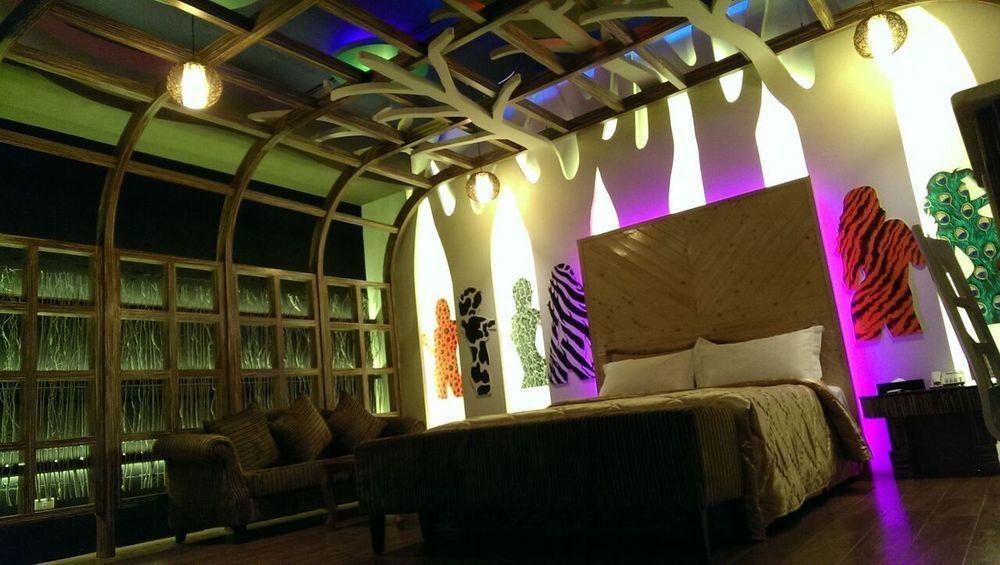 Wei Feng Hotel - Kaohsiung Exterior photo