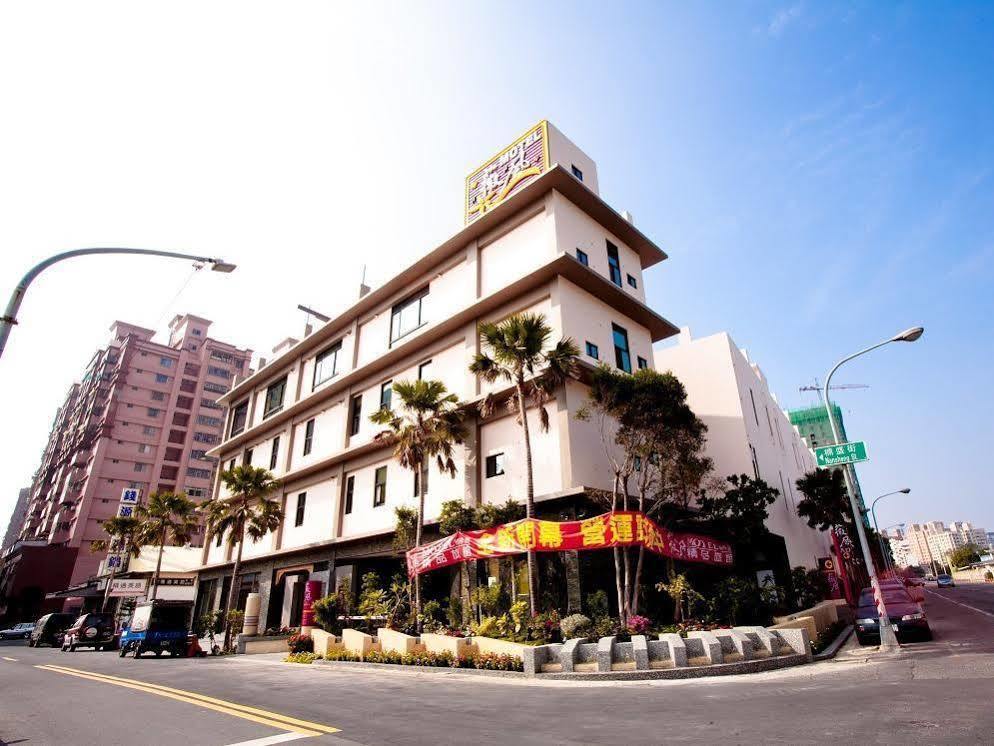 Wei Feng Hotel - Kaohsiung Exterior photo